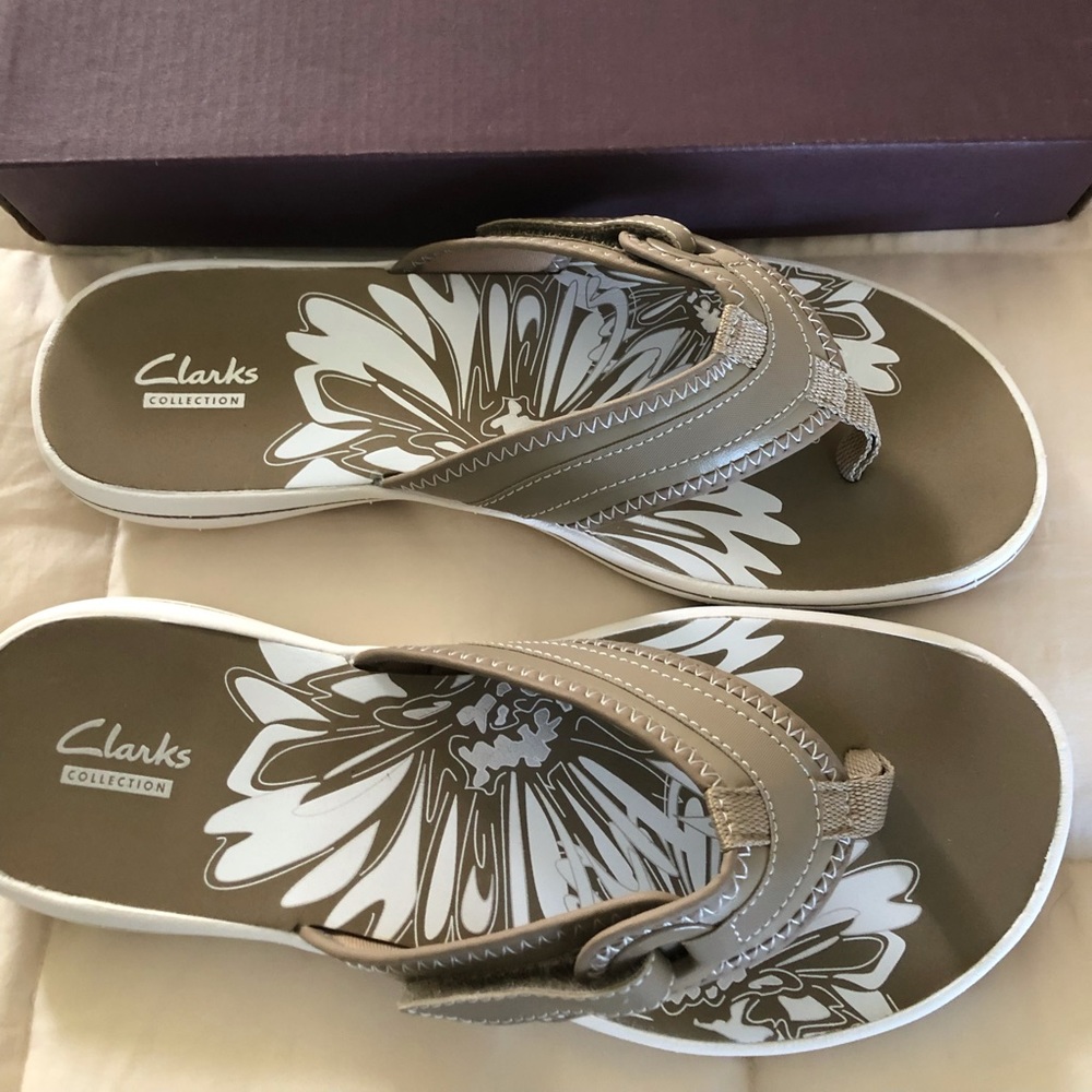 Clarks. NWT. never worn size 9